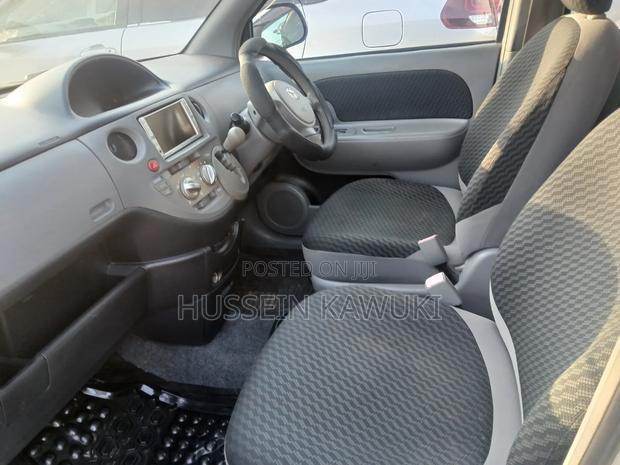 Toyota Sienta 2008 Silver