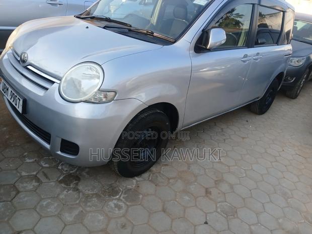 Toyota Sienta 2008 Silver