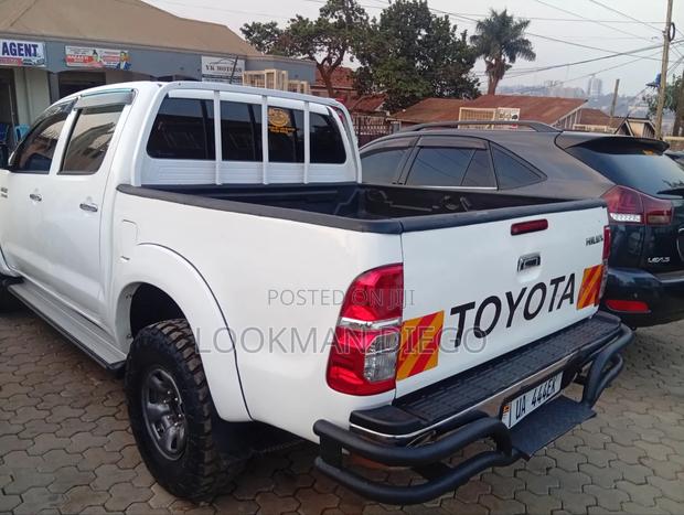 Toyota Hilux 2009 White