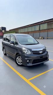 Toyota Noah 2013 Gray for sale