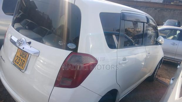 Toyota Ractis 2009 White