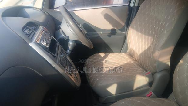 Toyota Ractis 2009 White