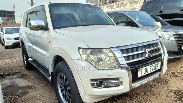 Mitsubishi Pajero 2010 White