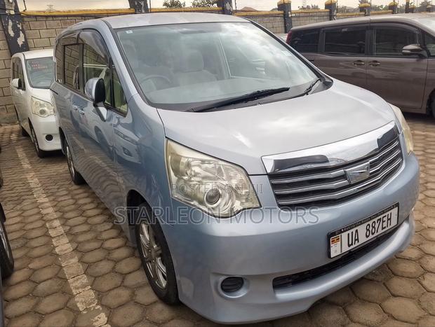 Toyota Noah 2012 Burgundy