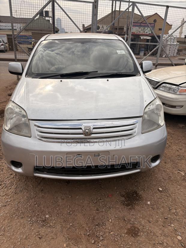Toyota Raum 2006 Silver