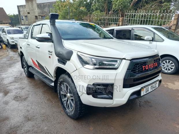 Toyota Hilux 2018 White