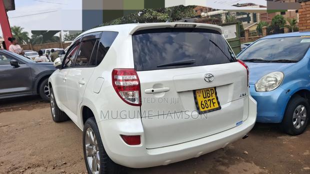 Toyota RAV4 2010 White