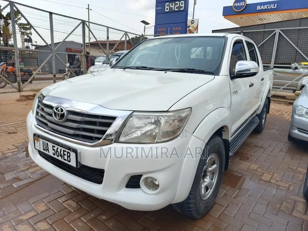 Toyota Hilux 2003 White