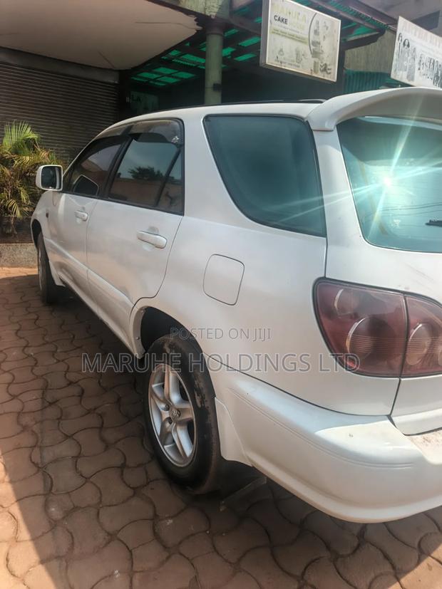 Toyota Harrier 2000 White