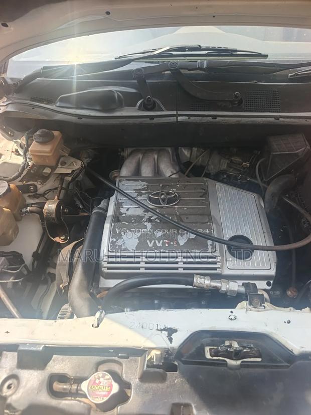 Toyota Harrier 2000 White