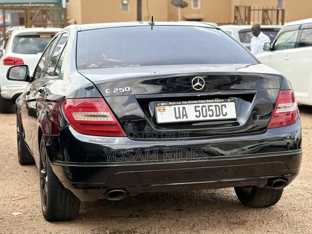 Mercedes-Benz C200 2009 Black