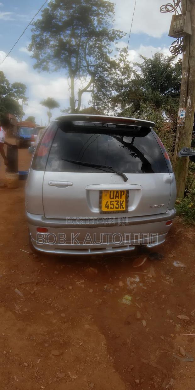 Toyota Raum 2000 Silver