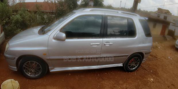 Toyota Raum 2000 Silver
