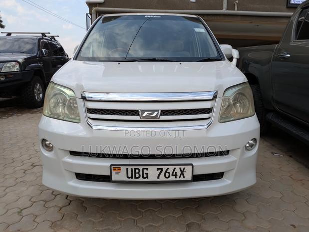 Toyota Noah 2006 White