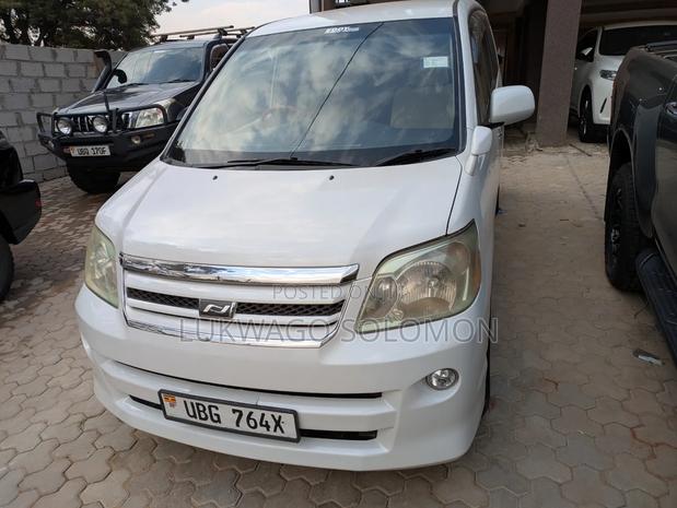 Toyota Noah 2006 White