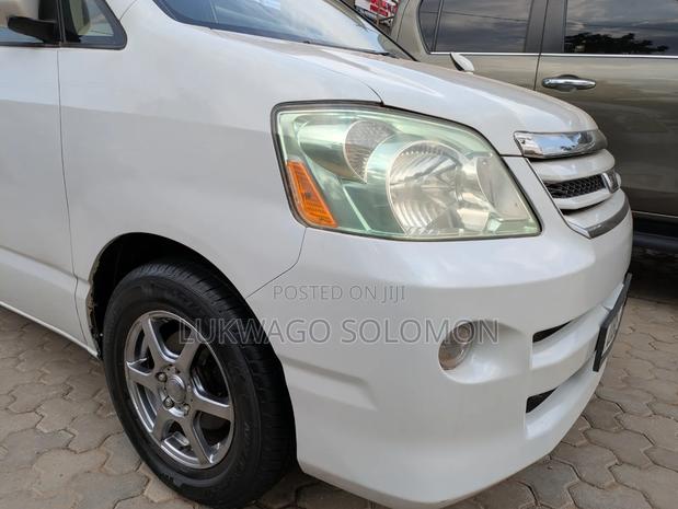 Toyota Noah 2006 White