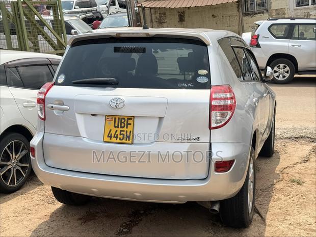 Toyota RAV4 2010 Silver