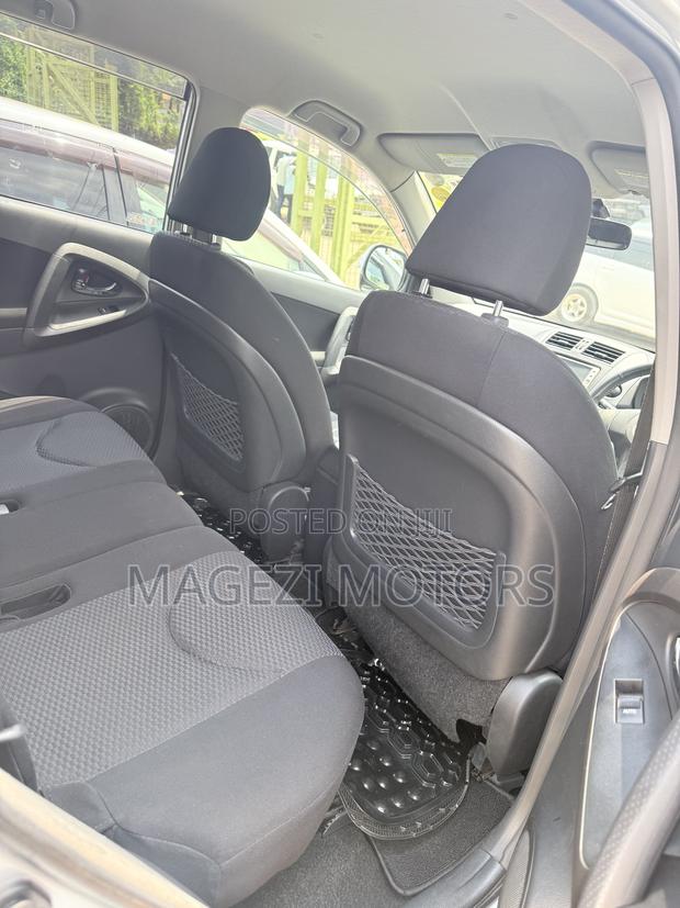Toyota RAV4 2010 Silver