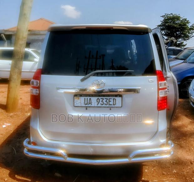 Toyota Noah 2012 Silver