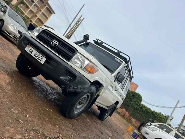 Toyota Land Cruiser 2021 White