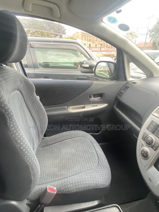 Toyota Ractis 2009 Blue