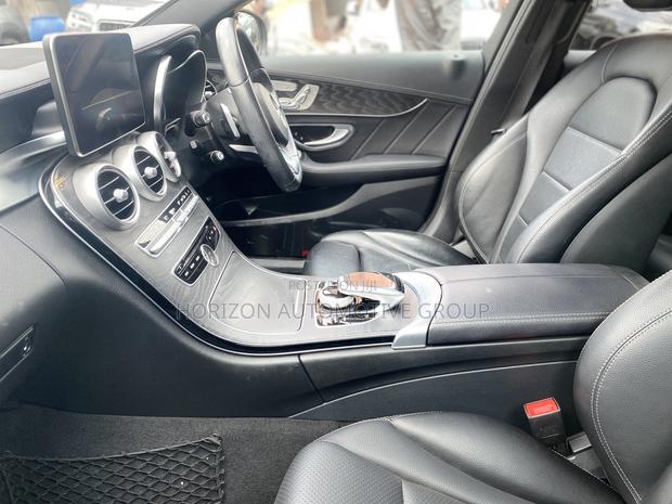 Mercedes-Benz 200 2017 Black