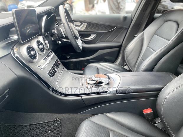 Mercedes-Benz 200 2017 Black