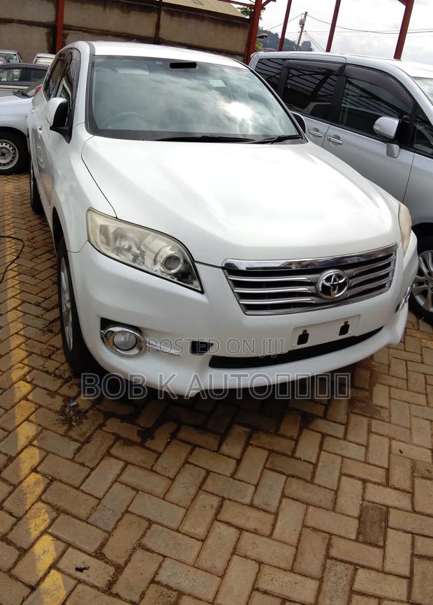 Toyota Vanguard 2012 White
