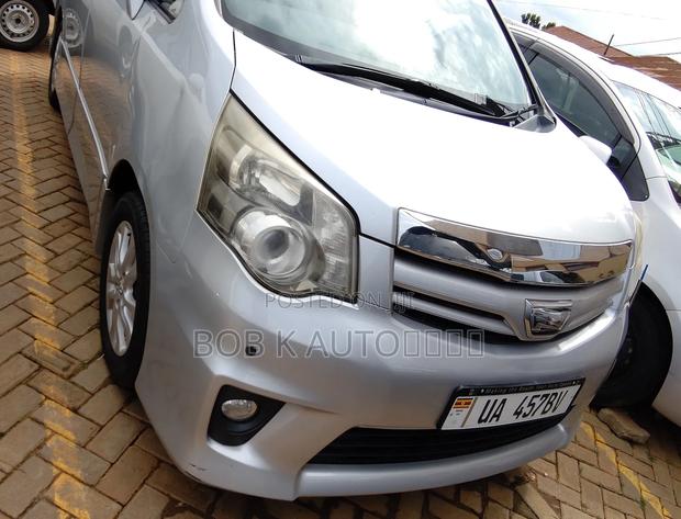 Toyota Noah 2012 Silver