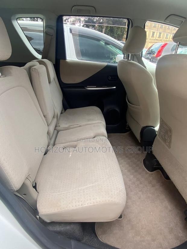 Toyota Ractis 1.3 FWD 2010 White