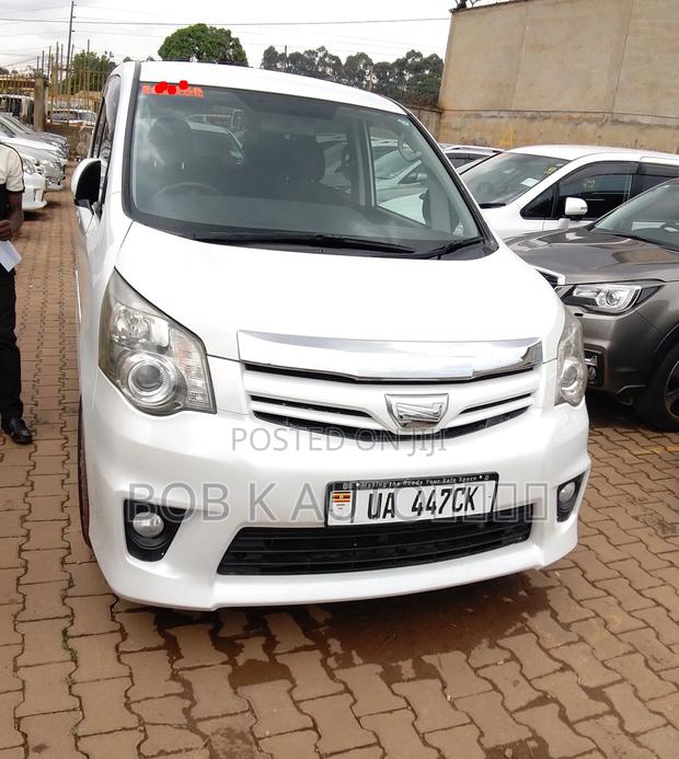 Toyota Noah 2012 White