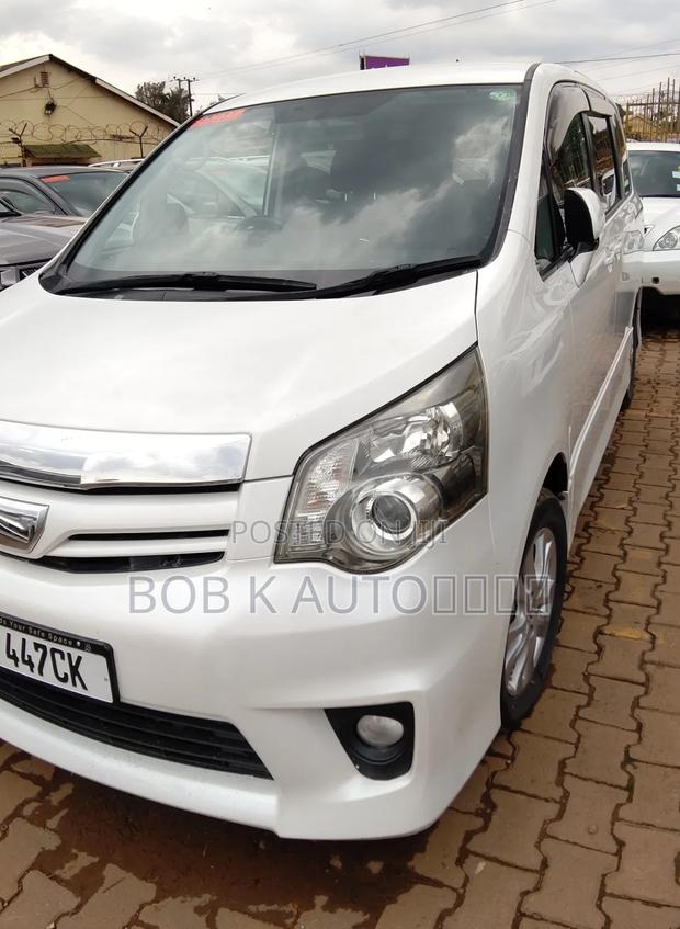 Toyota Noah 2012 White