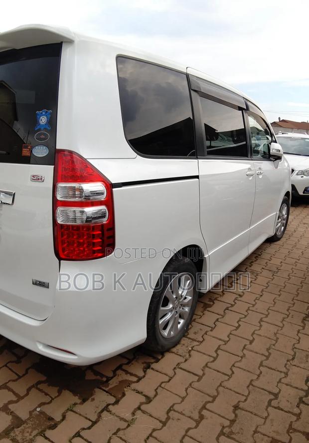 Toyota Noah 2012 White