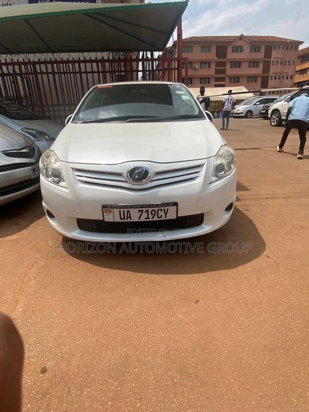 Toyota Auris 2011 White