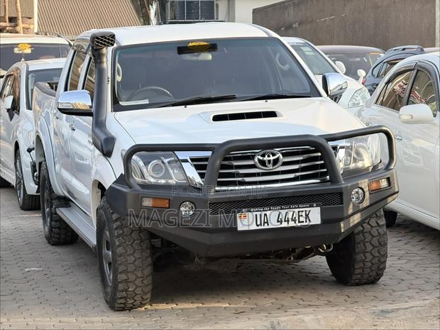 Toyota Hilux 2008 White