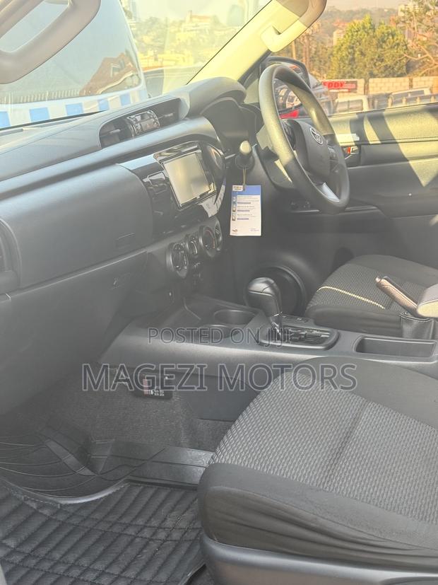 Toyota Hilux 2017 Silver