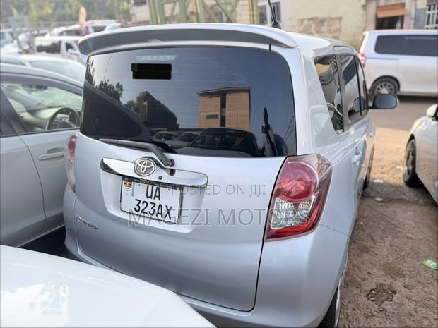 Toyota Ractis 2008 Silver