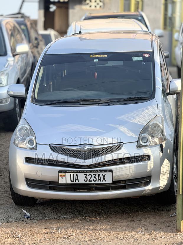 Toyota Ractis 2008 Silver