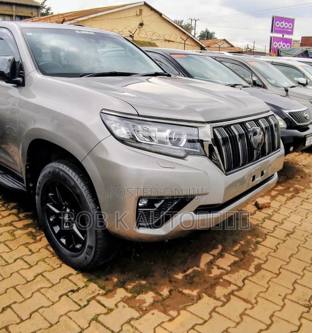 Toyota Land Cruiser Prado 2018 Gray