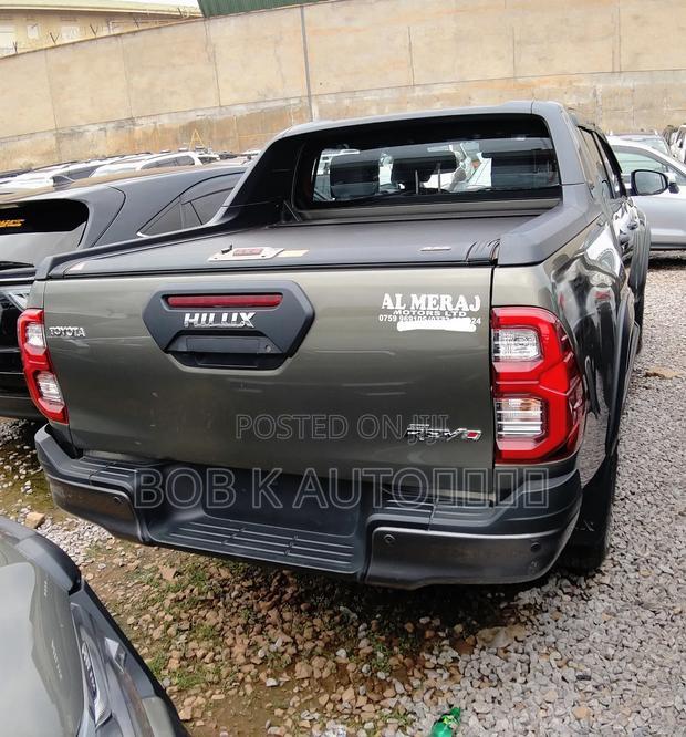 New Toyota Hilux 2025 Gray