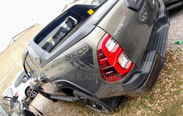 New Toyota Hilux 2025 Gray