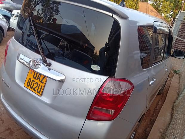 Toyota Ractis 1.5 FWD 2007 Silver