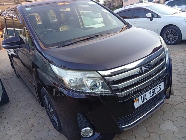 Toyota Noah 2.0 AWD (8 Seater) 2014 Maroon