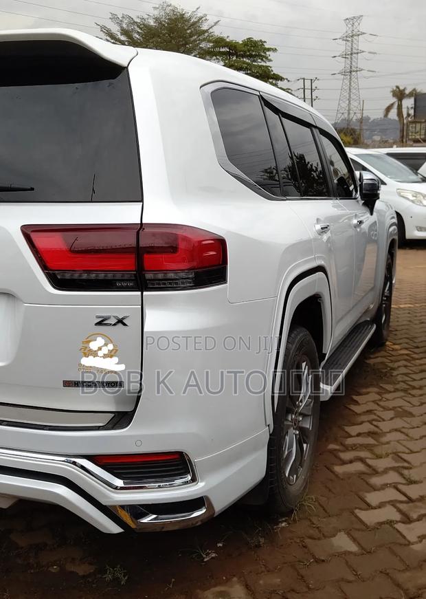 Toyota Land Cruiser 2021 White