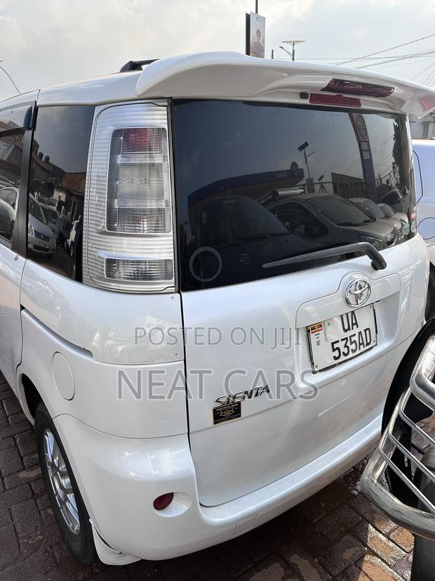 Toyota Sienta 2012 White
