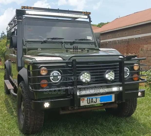 Land Rover Defender 2000 Green