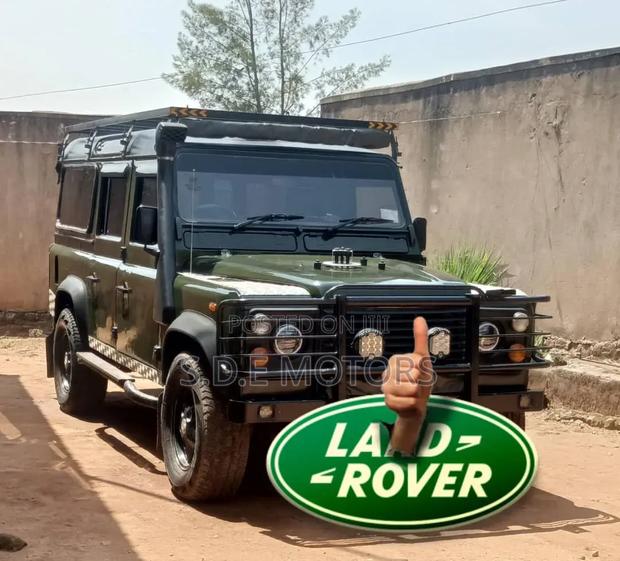 Land Rover Defender 2000 Green