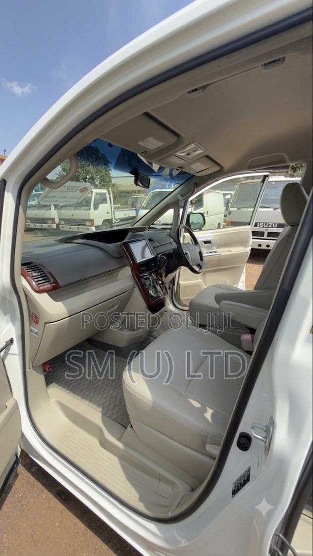 Toyota Noah 2013 White