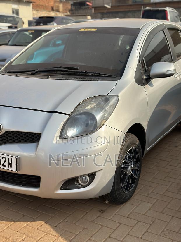 Toyota Vitz 2006 Silver
