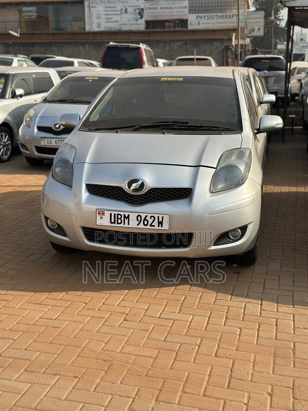 Toyota Vitz 2006 Silver